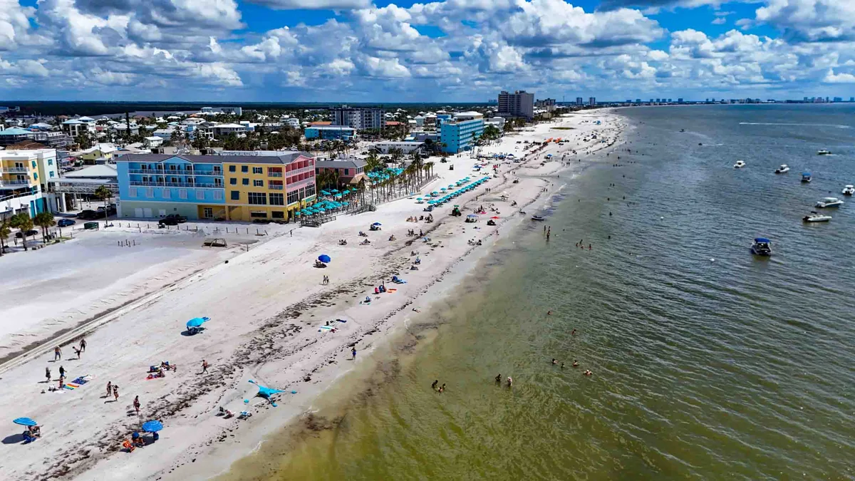 Luftaufnahme von Fort Myers Beach bei Times Square