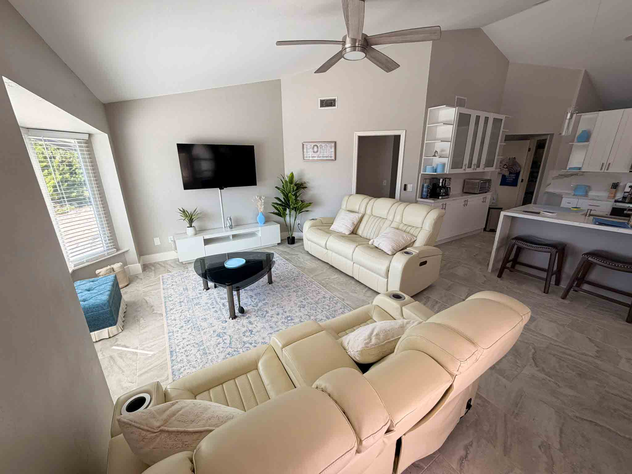 Villa Mia – Frisch renoviert, direkt am Wasser, Kajaks & beheizbarer Salzwasserpool - Bild 4
