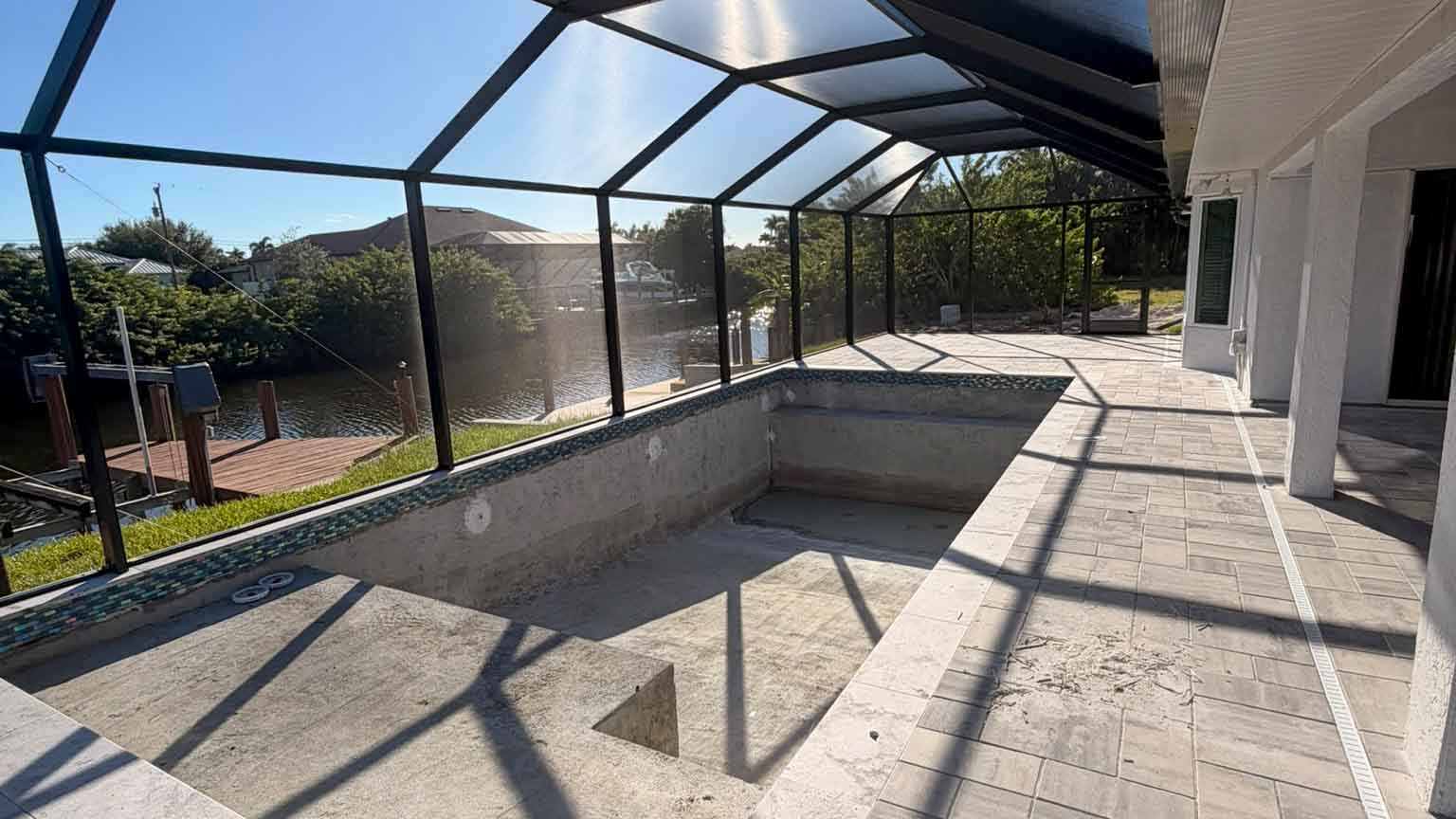 Villa Mia – Frisch renoviert, direkt am Wasser, Kajaks & beheizbarer Salzwasserpool - Bild 11